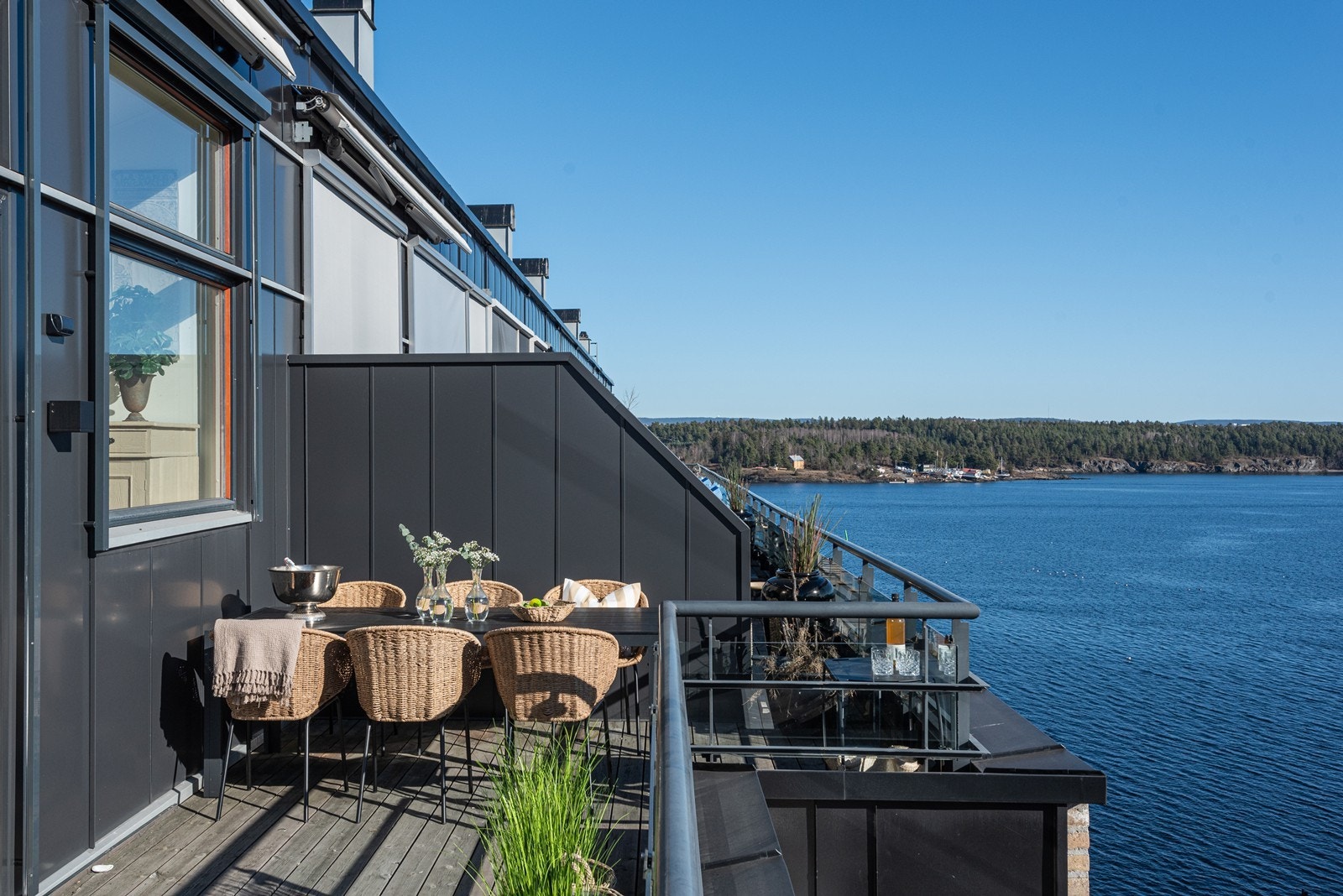 Velkommen til Lysaker Brygge 11 - en fantastisk toppleilighet med suveren sjøutsikt! Galleribilde