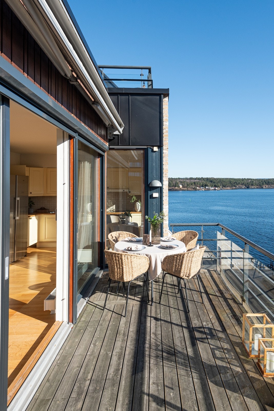 Totalt har leiligheten terrasse- og balkongarealer på hele 33kvm Galleribilde