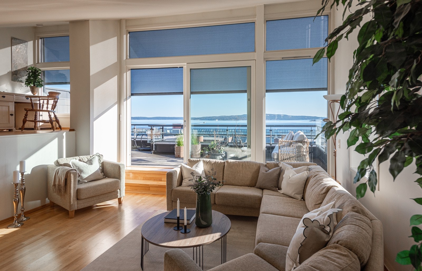 Elektrisk solskjerming på alle vinduer Galleribilde