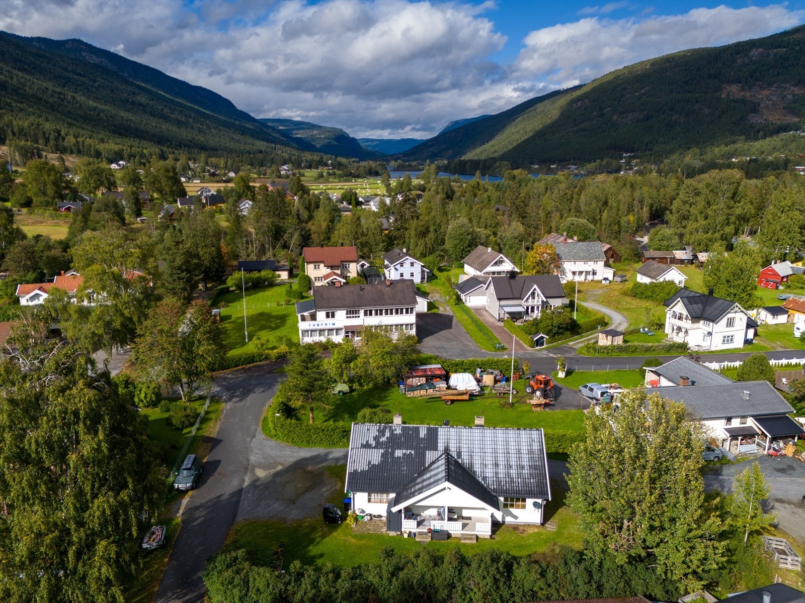 5 minutters gange til bussholdeplass. Galleribilde