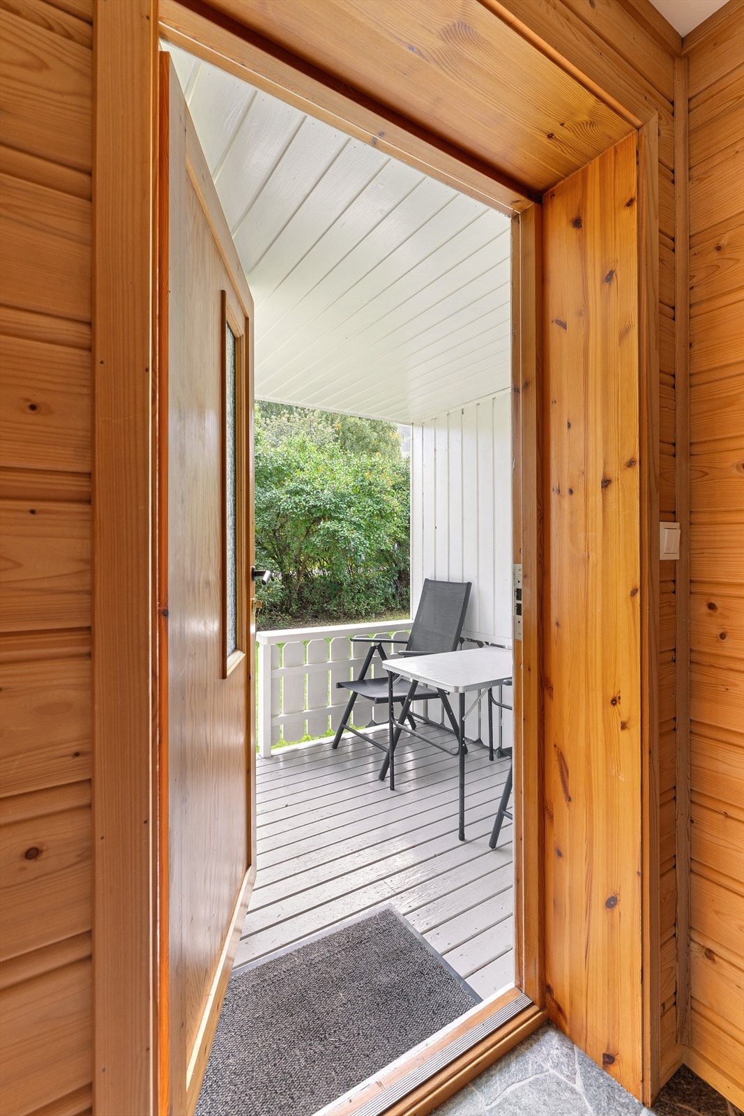 Velkommen inn! Overbygget inngangsparti. Galleribilde