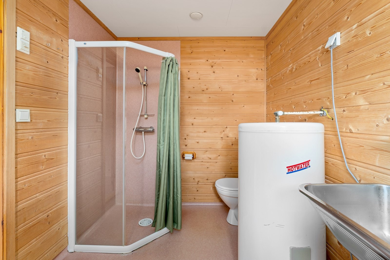 Toalett og dusjvegger. Galleribilde