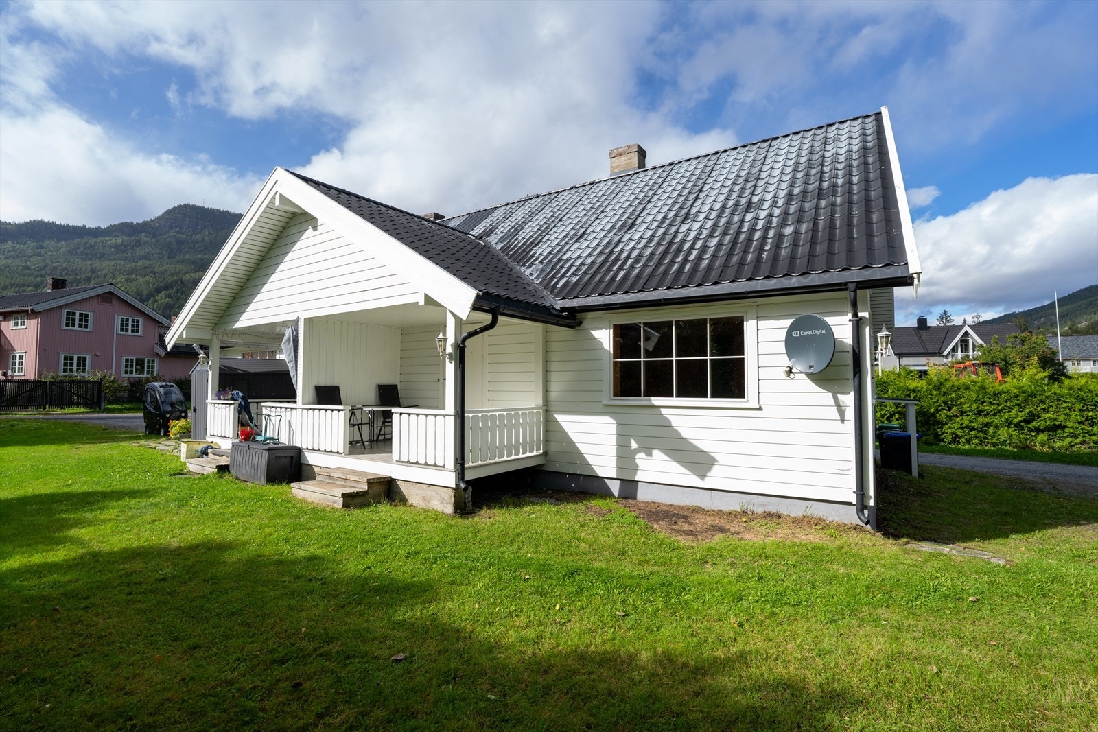 Halvpart av tomannsbolig i sentrum av Nesbyen. Galleribilde