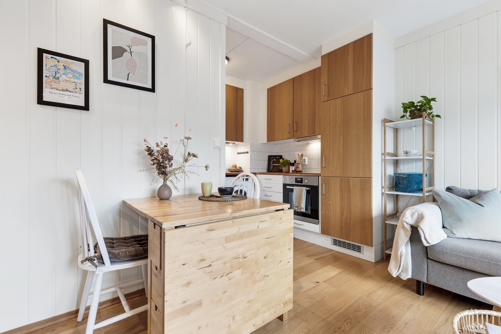 Hyggelig spiseplass ved kjøkkenet. Galleribilde