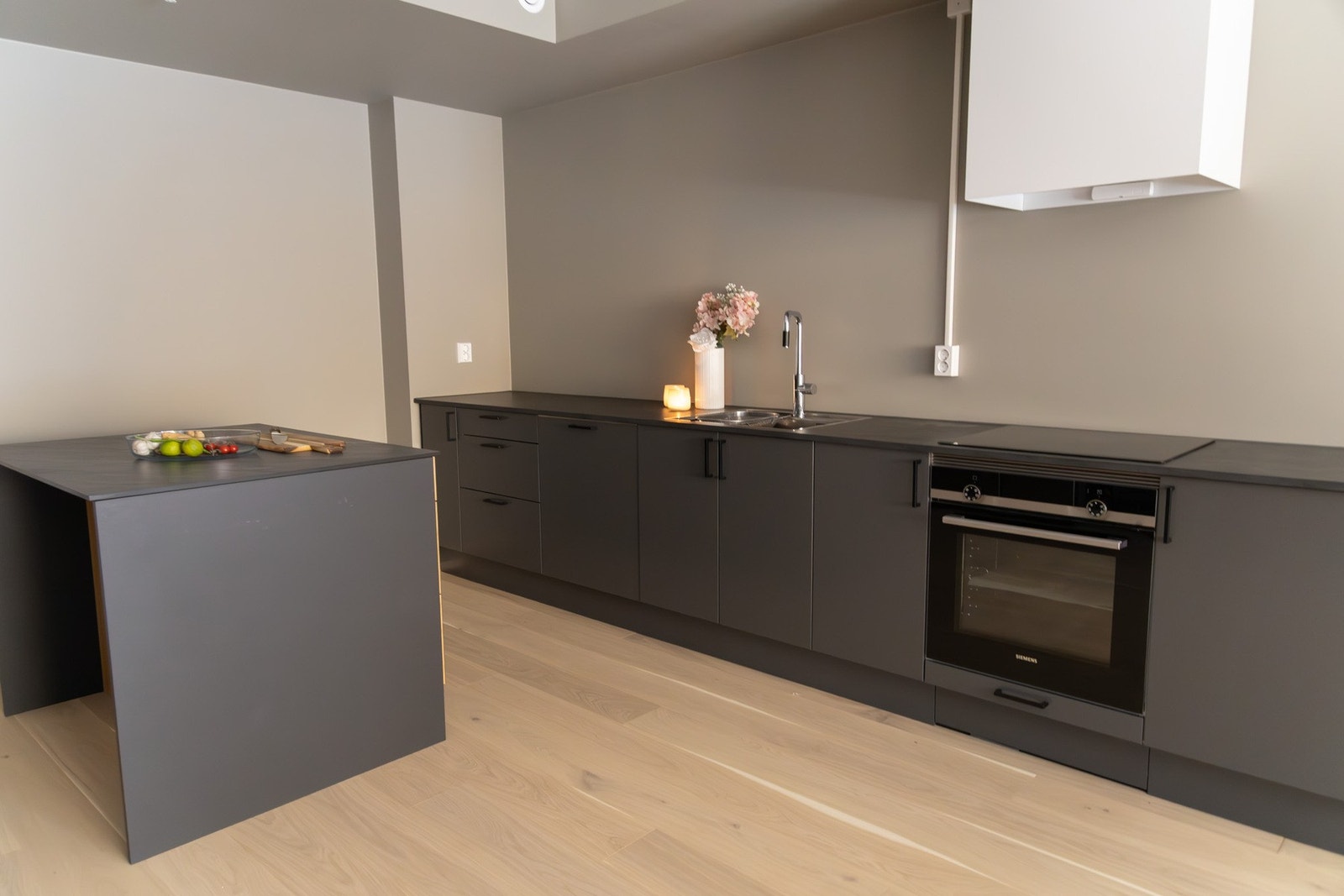 Stilfull kjøkkeninnredning fra Sigdal. Galleribilde