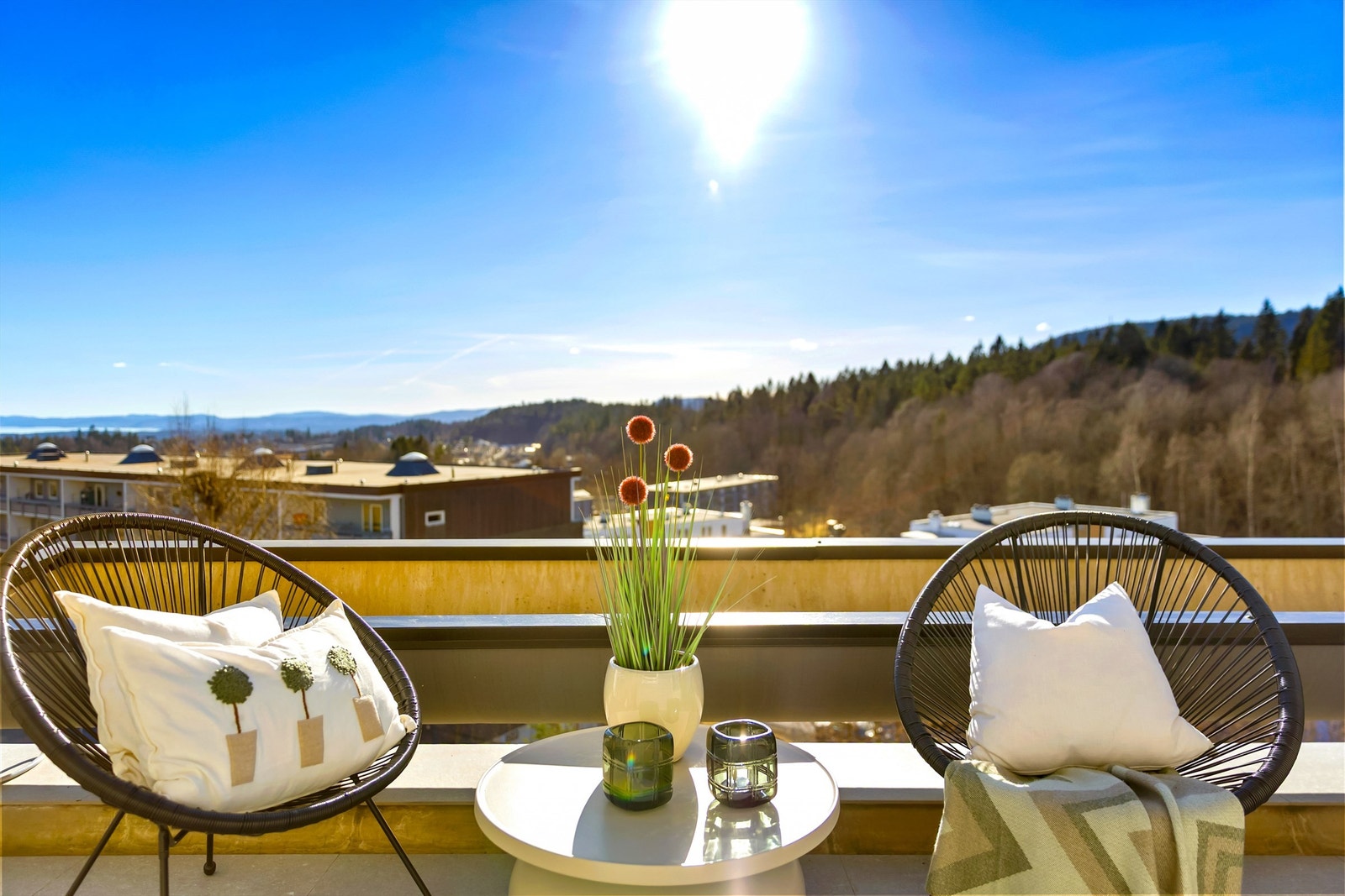 Eiendomsmegler Cecilie Muri har gleden av å ønske deg velkommen til Edelgranveien 28 Galleribilde