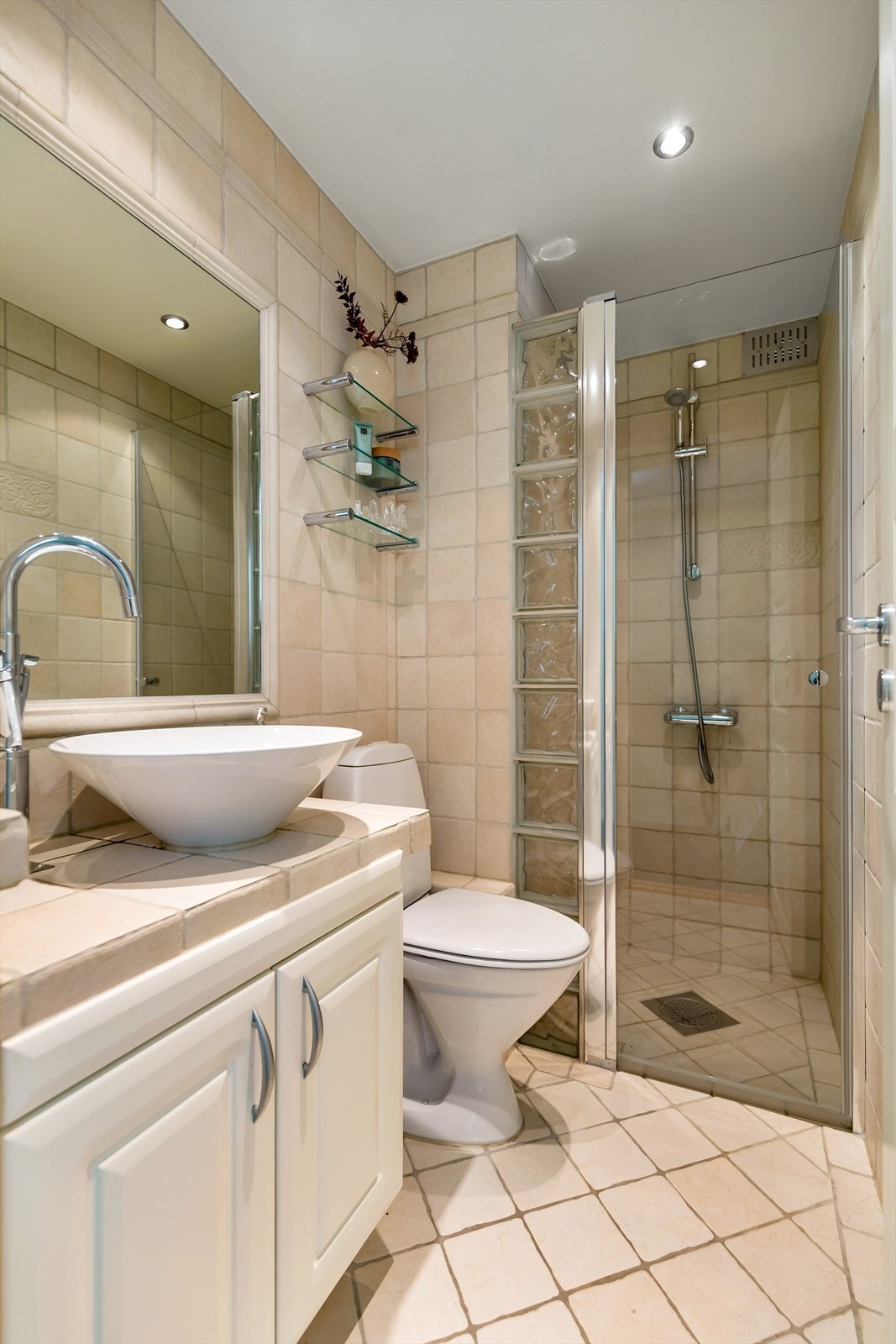 Flislagt baderom 2 med gulvvarme Galleribilde