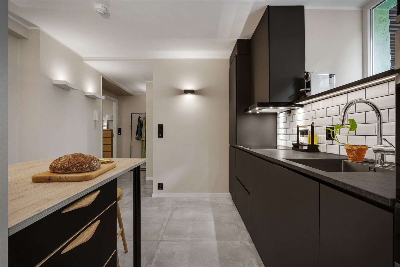 Det er montert komfyrvakt og waterguard. Galleribilde