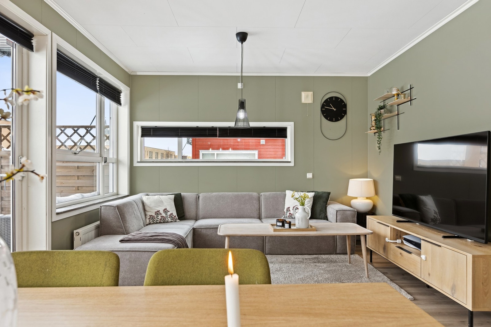 Lun og flott leilighet malt med tidsriktige farger Galleribilde