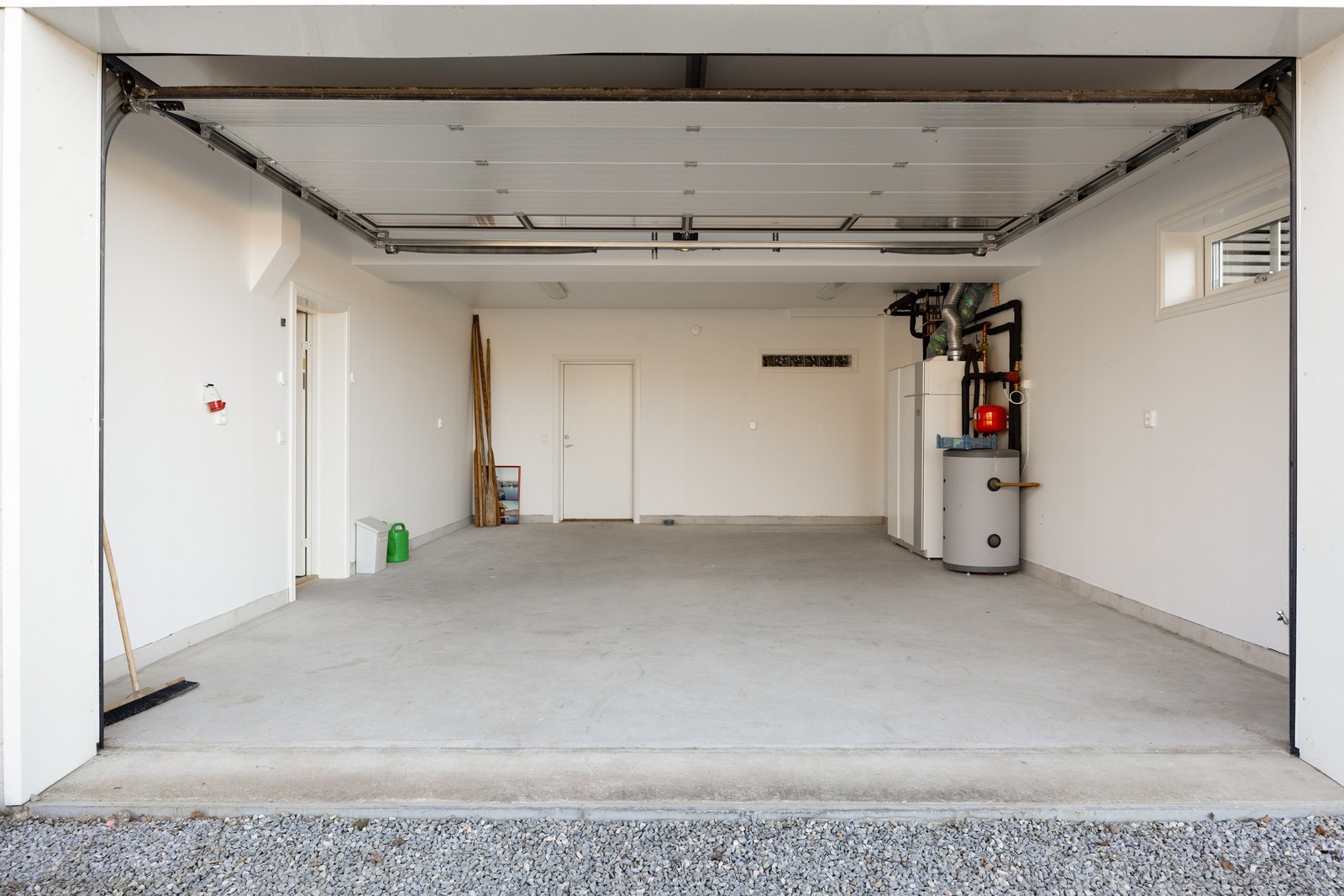 Garageporten går att öppna även från entréplan Galleribilde