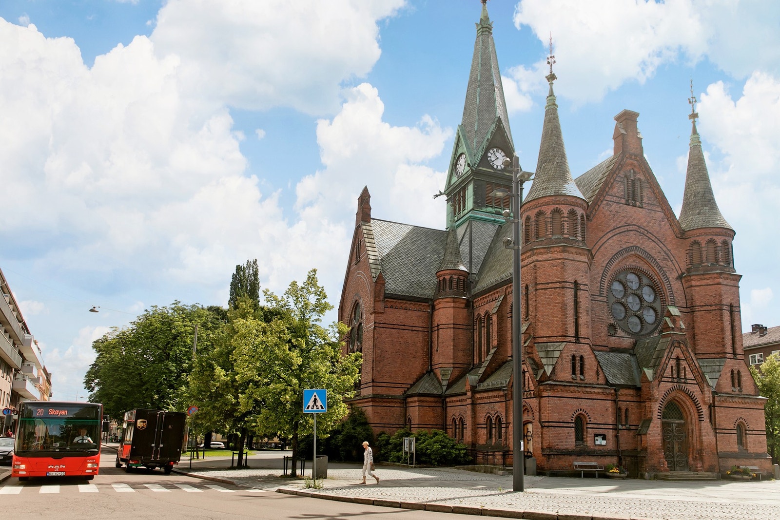 Hjertet av Sagene er flotte Sagene Kirke. Galleribilde