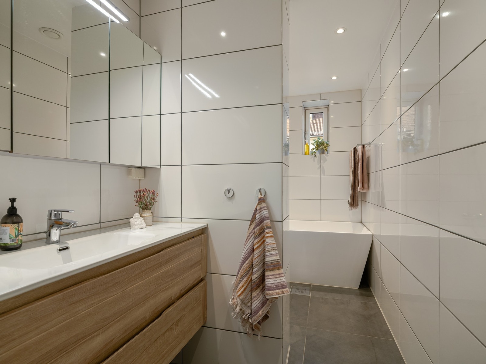 Nydelig bad, renovert etter alle kunstens regler i 2019. Galleribilde