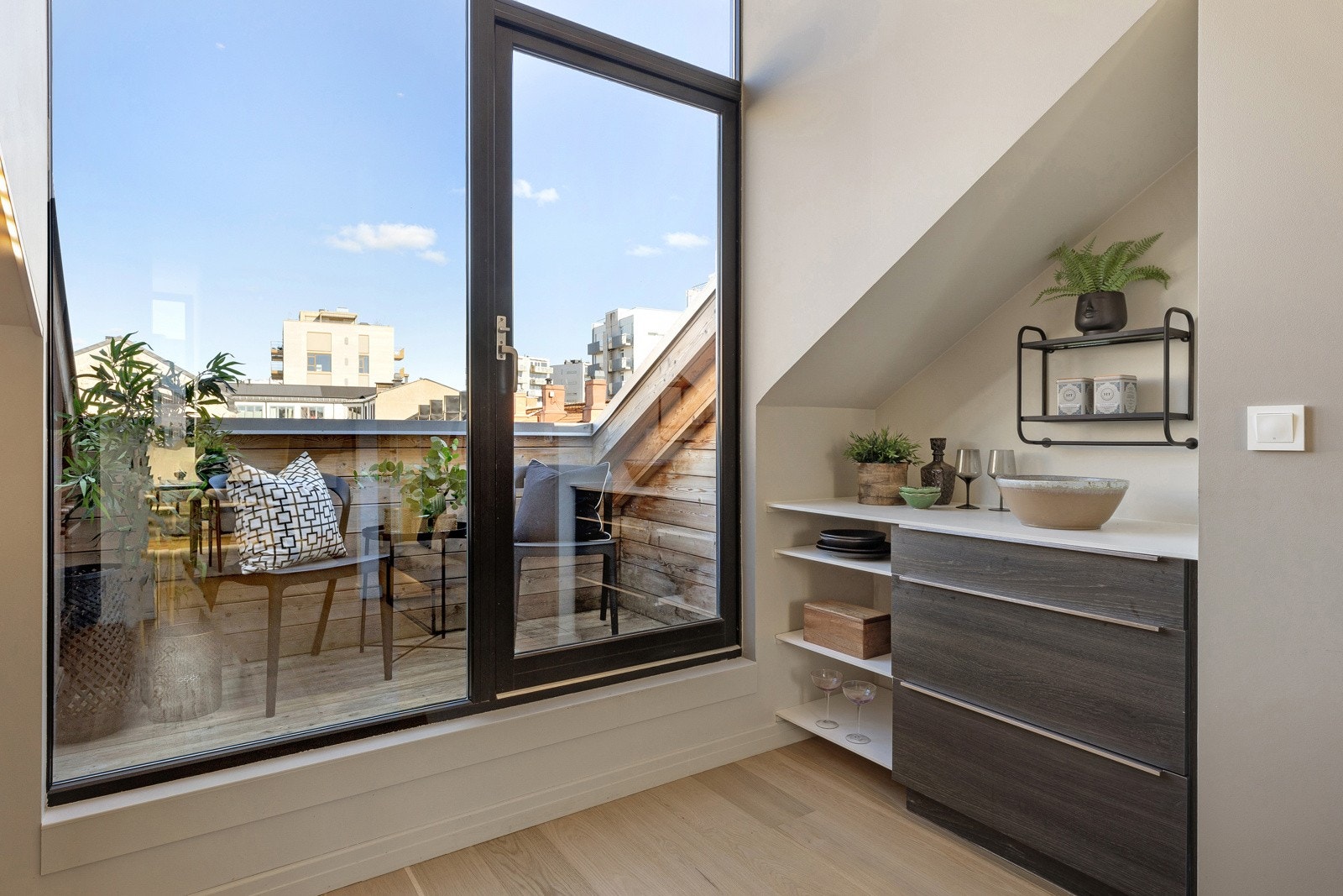 Store vindusflater åpner opp her og Galleribilde