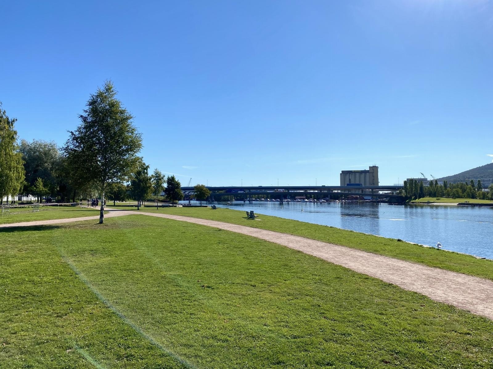 Kun 250 meter til strandprromenaden og bystranda Galleribilde