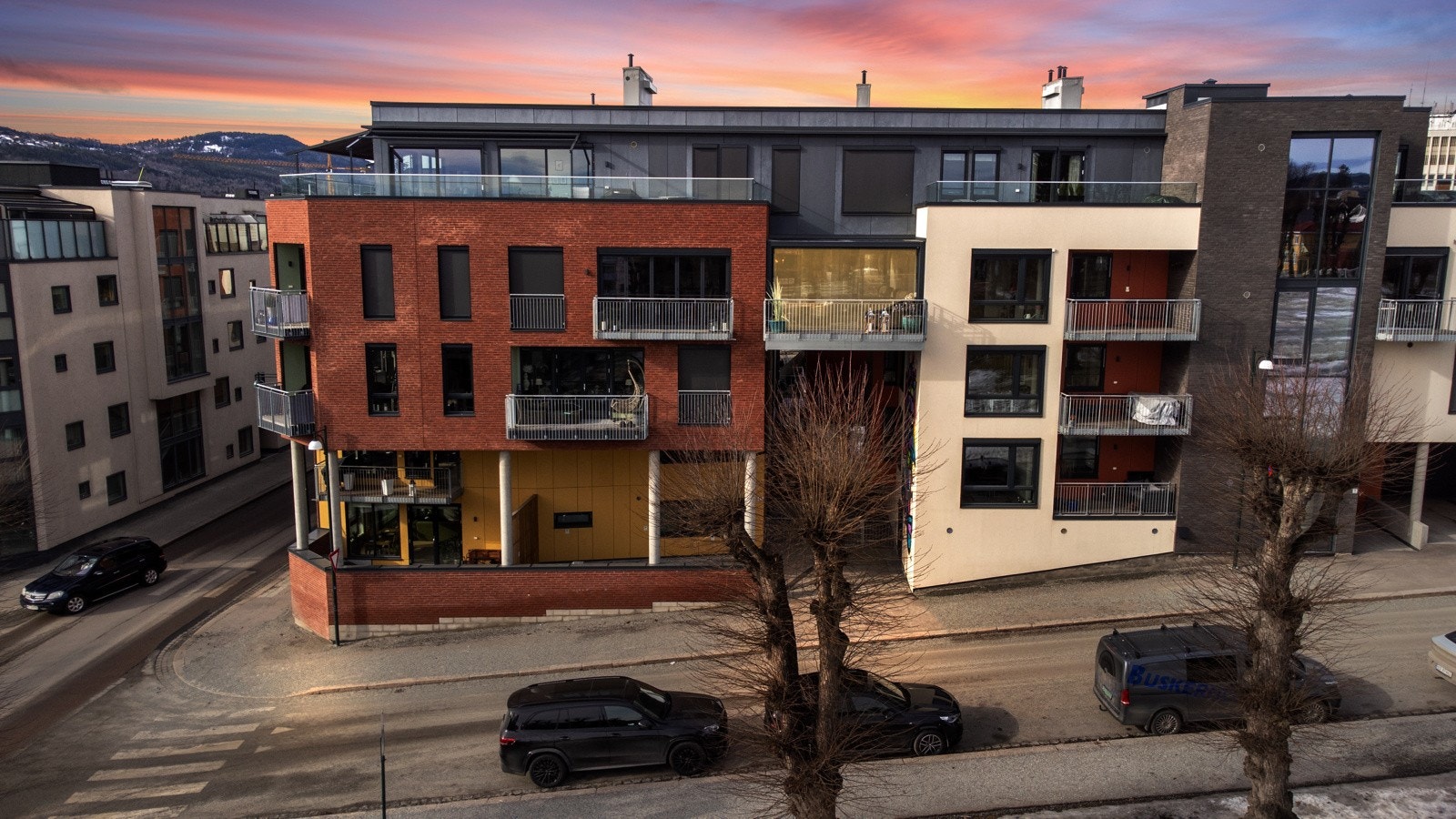 Leiligheten er gjennomgående og har en gunstig plassering i det moderne boligkomplekset Galleriet Galleribilde