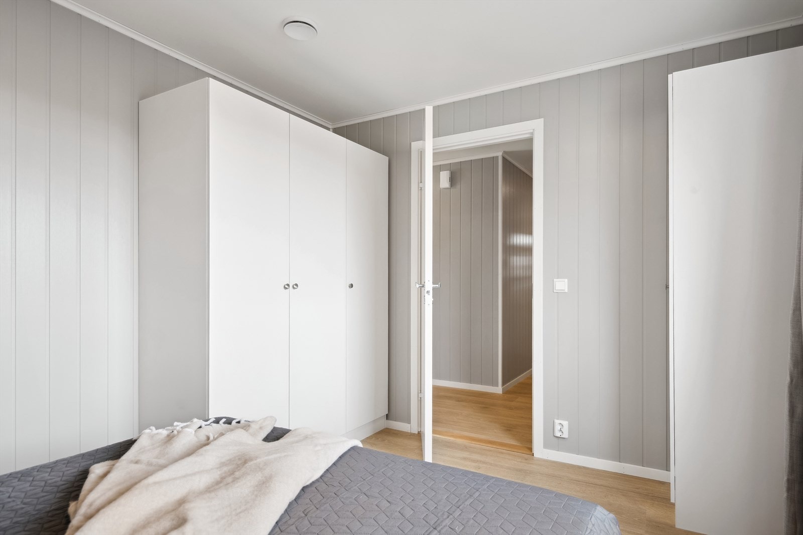 Det er garderobeskap i begge soverom. Galleribilde