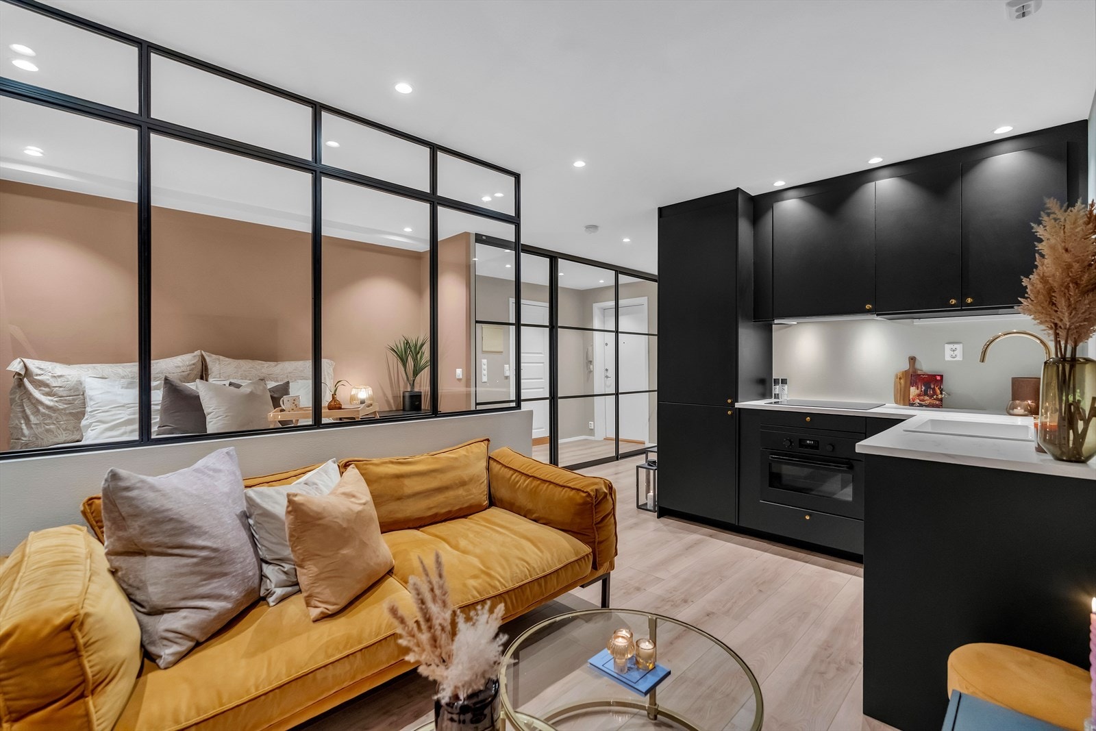 Fjernvarme og varmtvann er også inkludert i de månedlige felleskostnadene. Galleribilde