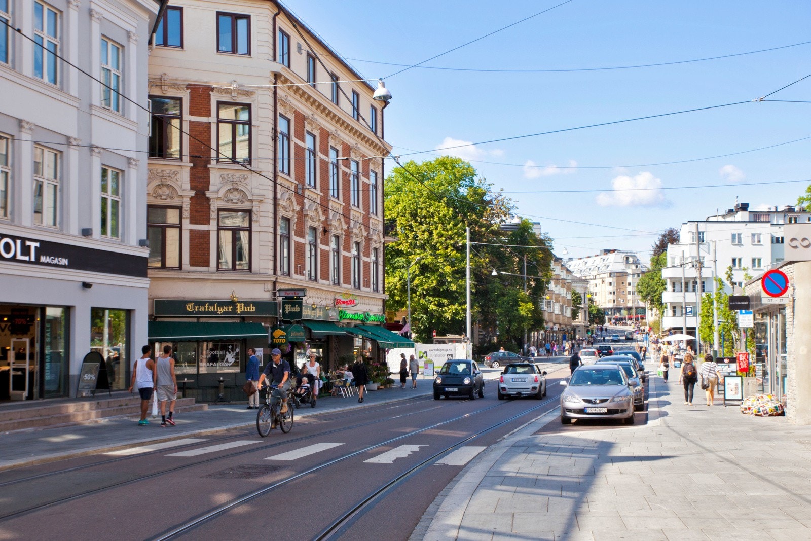 Flust av butikker og restauranter langs Bogstadveien og Hegdehaugsveien. Galleribilde