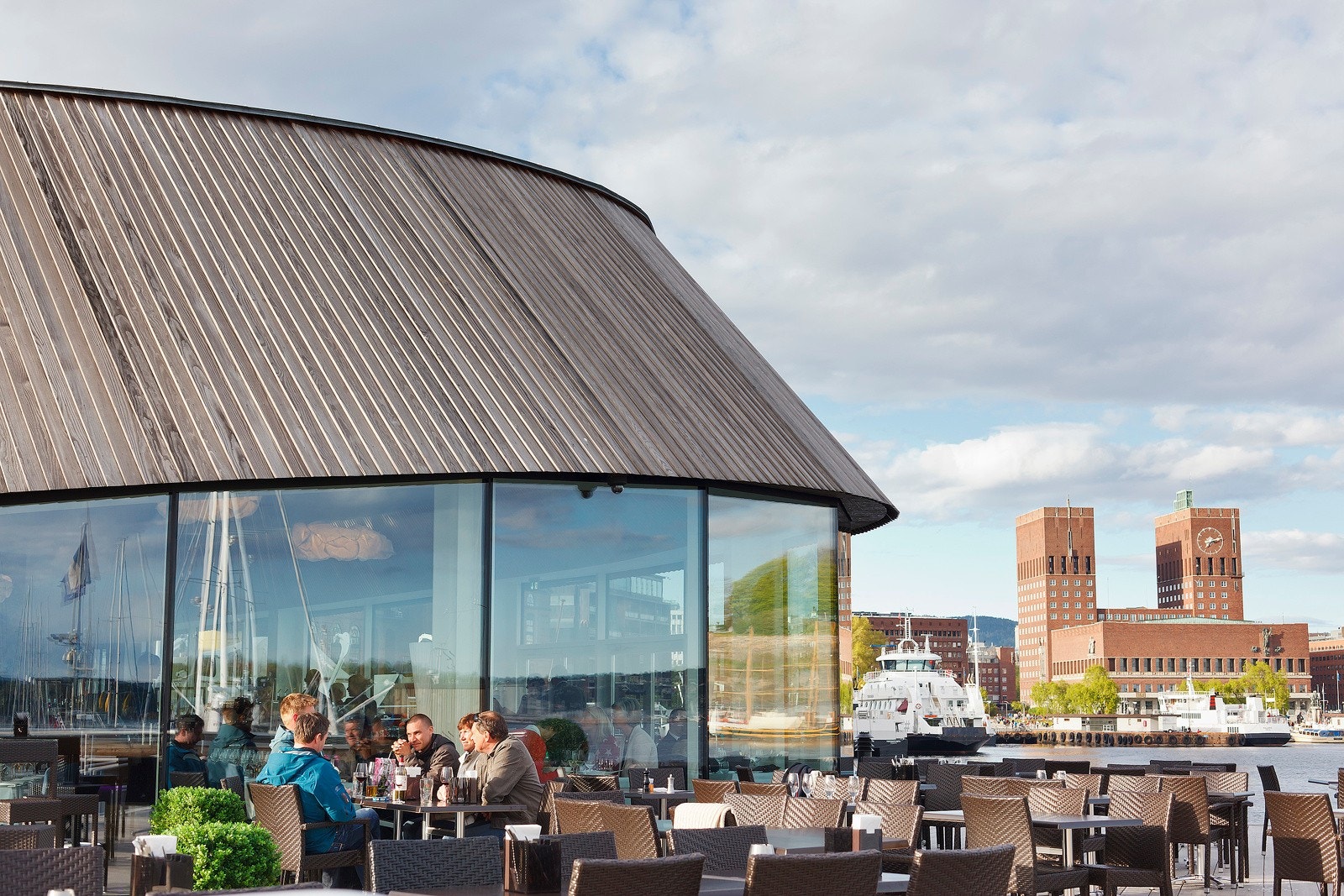Sykkelavstand til Aker Brygge og Tjuvholmen som byr på moderne arkitektur, god mat og populære uteserveringer Galleribilde