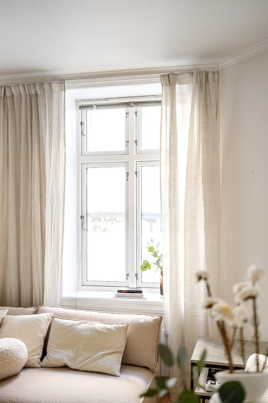 - Store vindusflater som gir rikelig med luft og lys. Leiligheten vender mot indre gårdsrom - Galleribilde