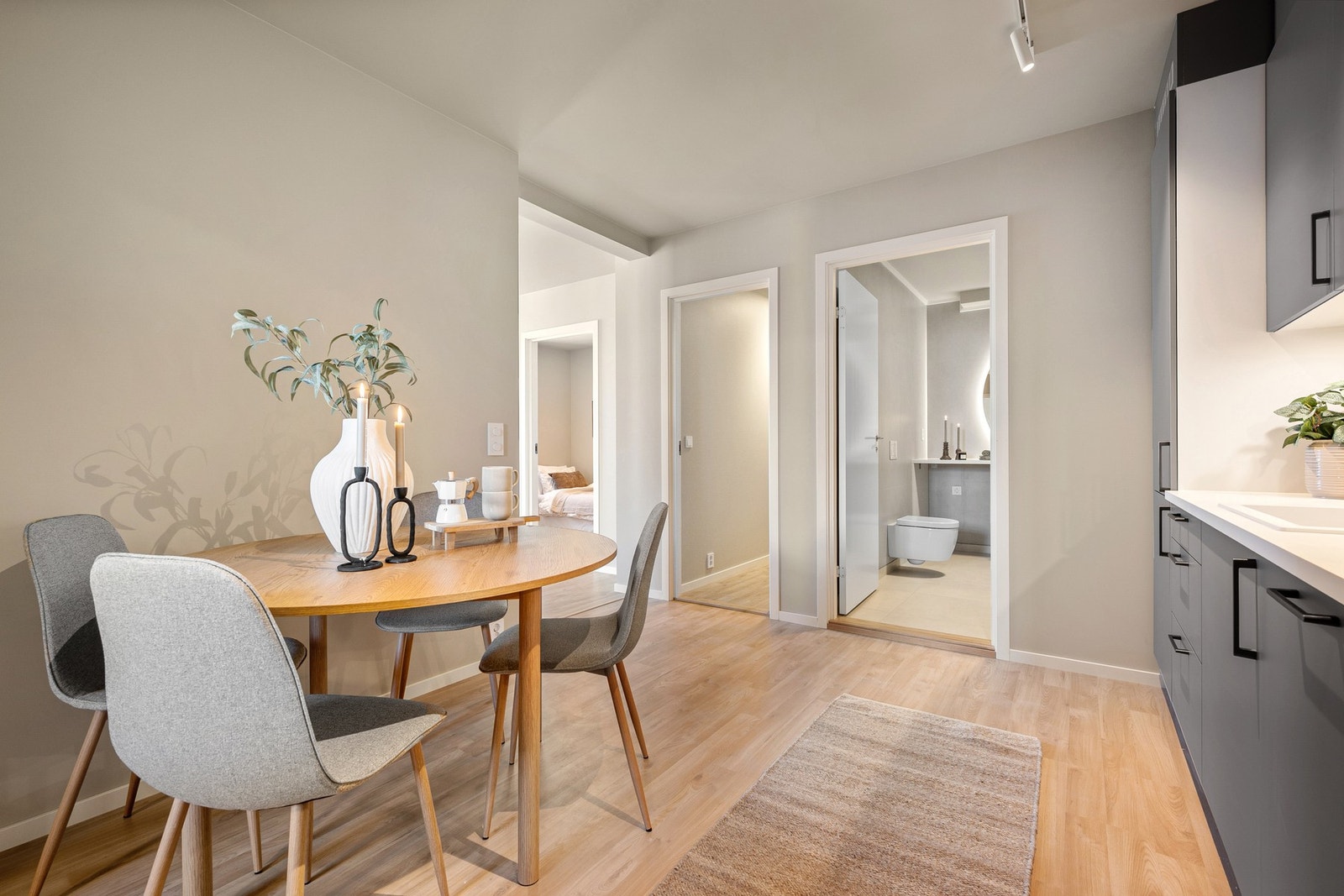 Til høyre i bildet ser du inngangen til badet Galleribilde