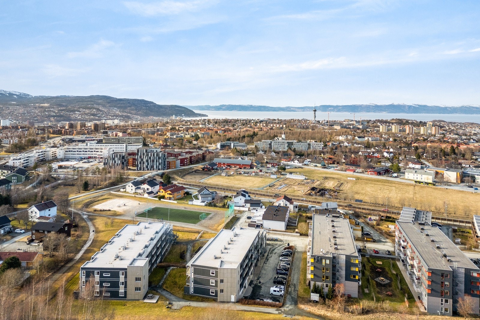 Leiligheten ligger fint til på Bergheim i et rolig og veletablert boområde. Galleribilde