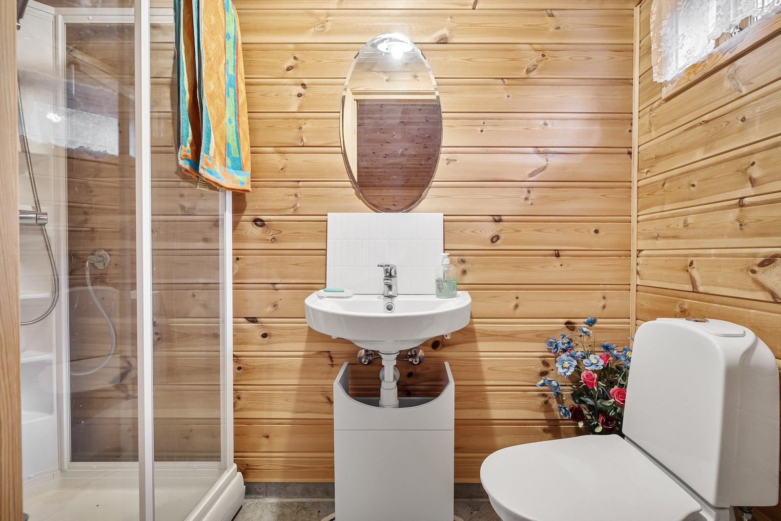 Hovedsoverommet har et eget baderom Galleribilde