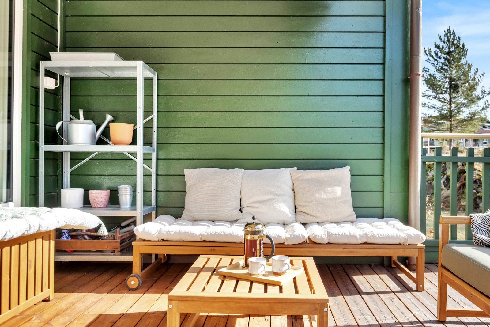 En av boligens flotte solrike terrasse Galleribilde