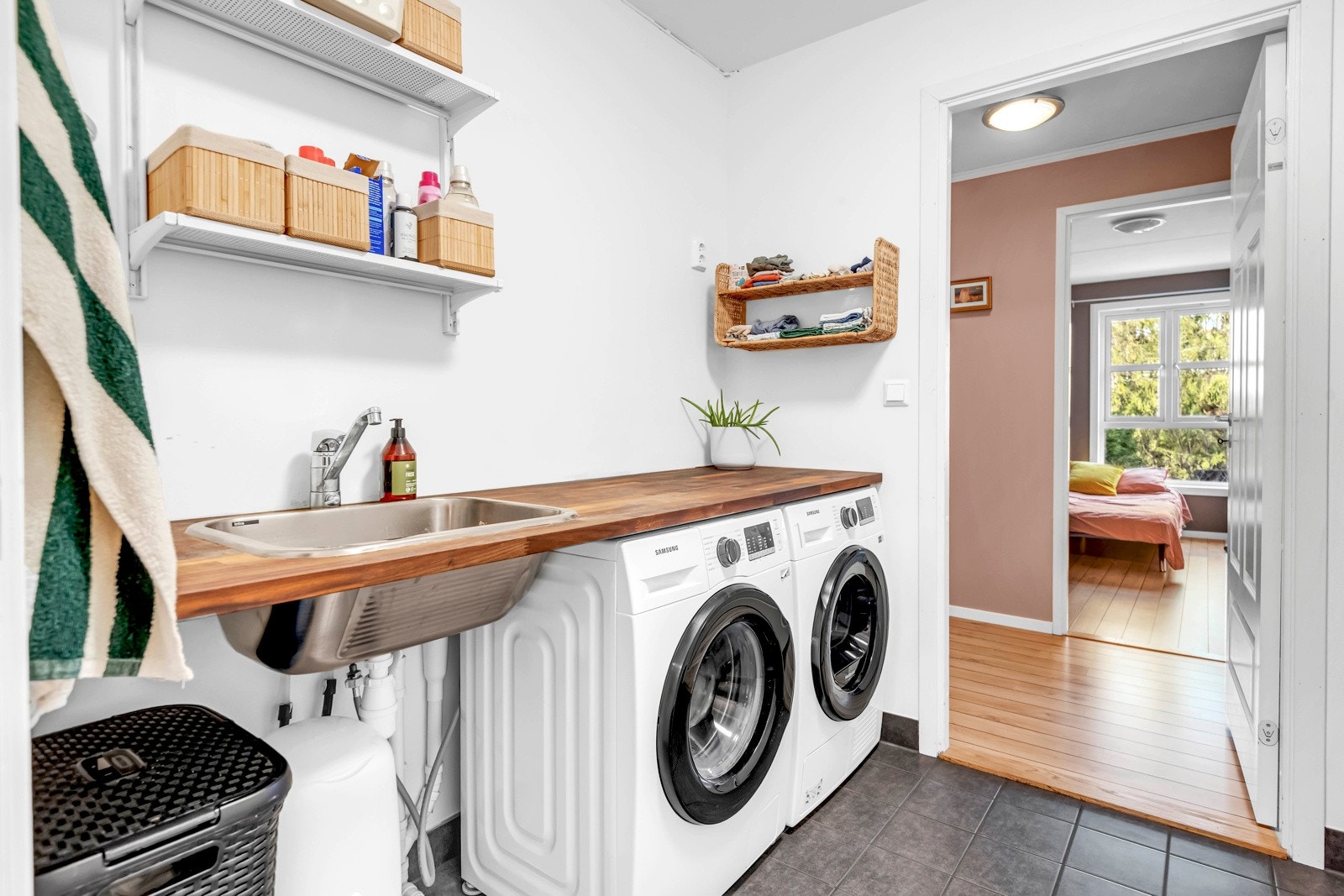 Vaskerom Galleribilde