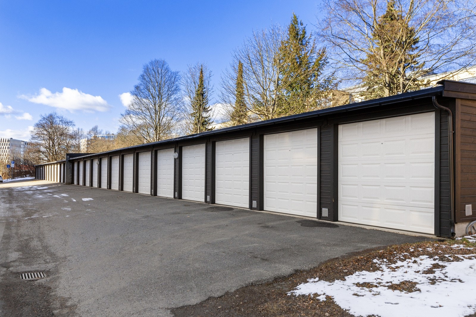 Regnbueveien garasjelag - her selges det garasjeplasser - kontakt styret ved intr Galleribilde