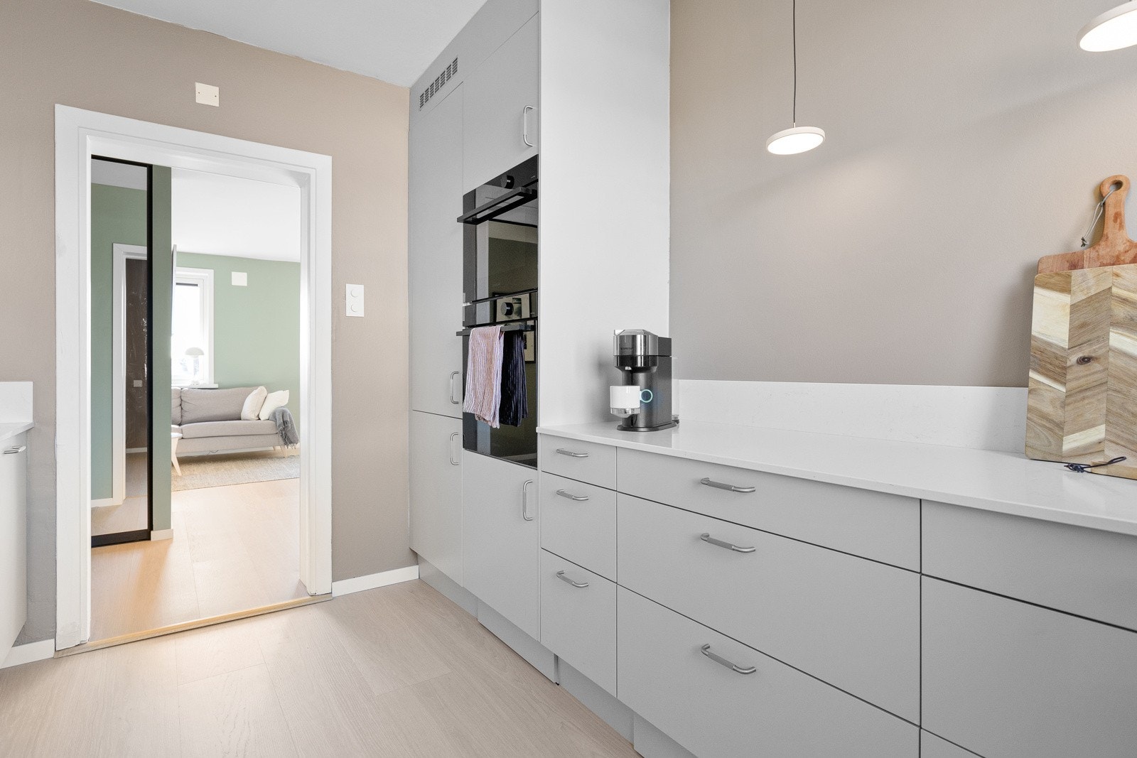 Arbeidshøyde på stekeovn og kompaktovn med mange muligheter Galleribilde