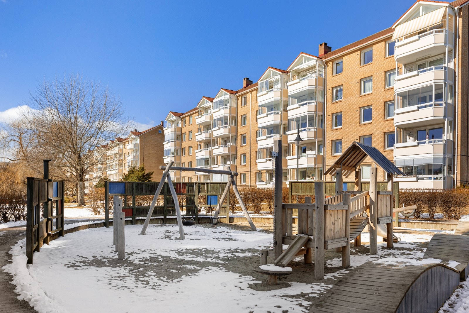 Lekeplassen i vinterdrakt Galleribilde