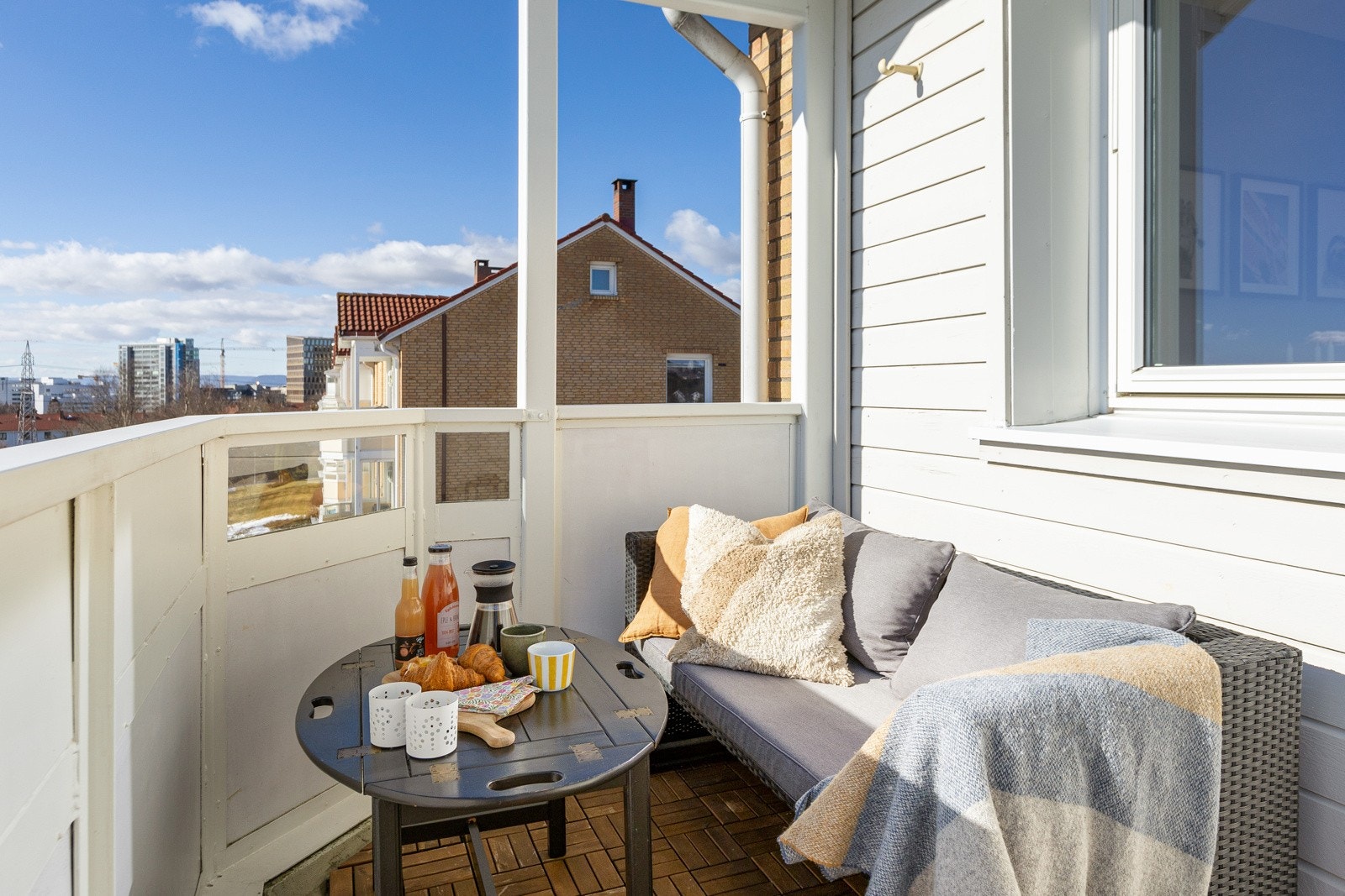 Plass til sittegruppe samt grill etc. Galleribilde