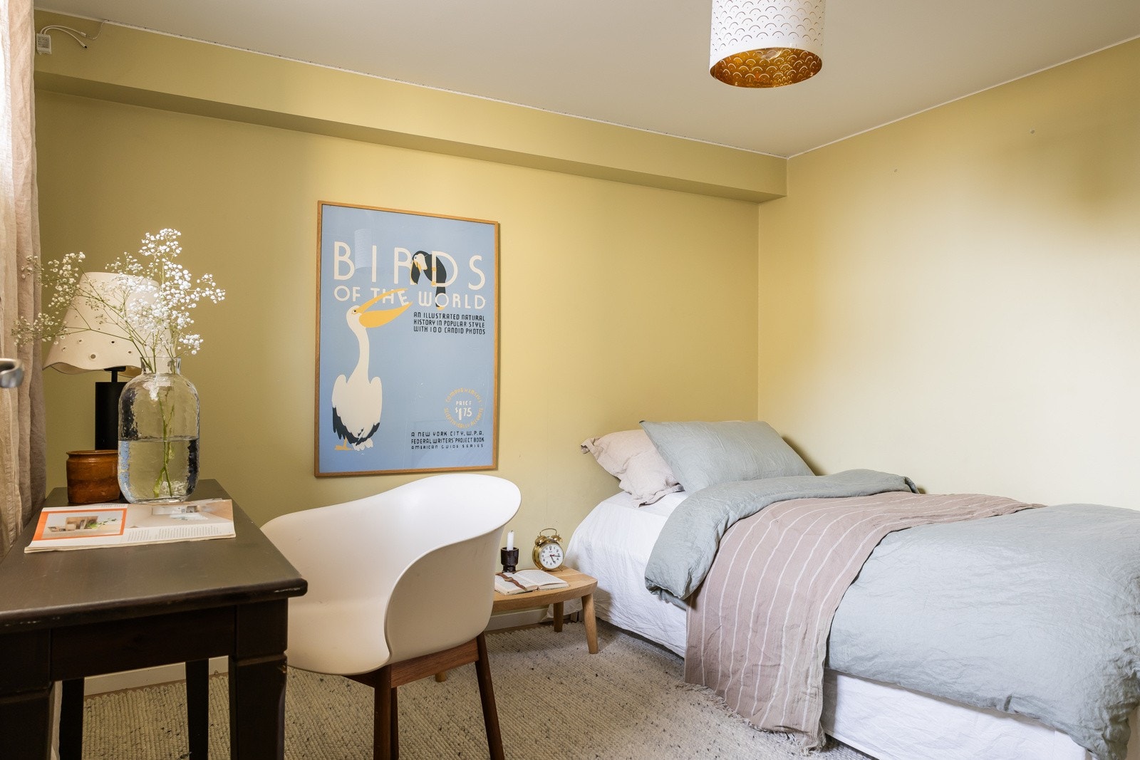 Det er godkjent kjellerstue og bod i utbygget areal. Kjellerstuen er i dag innredet som soverom. Galleribilde