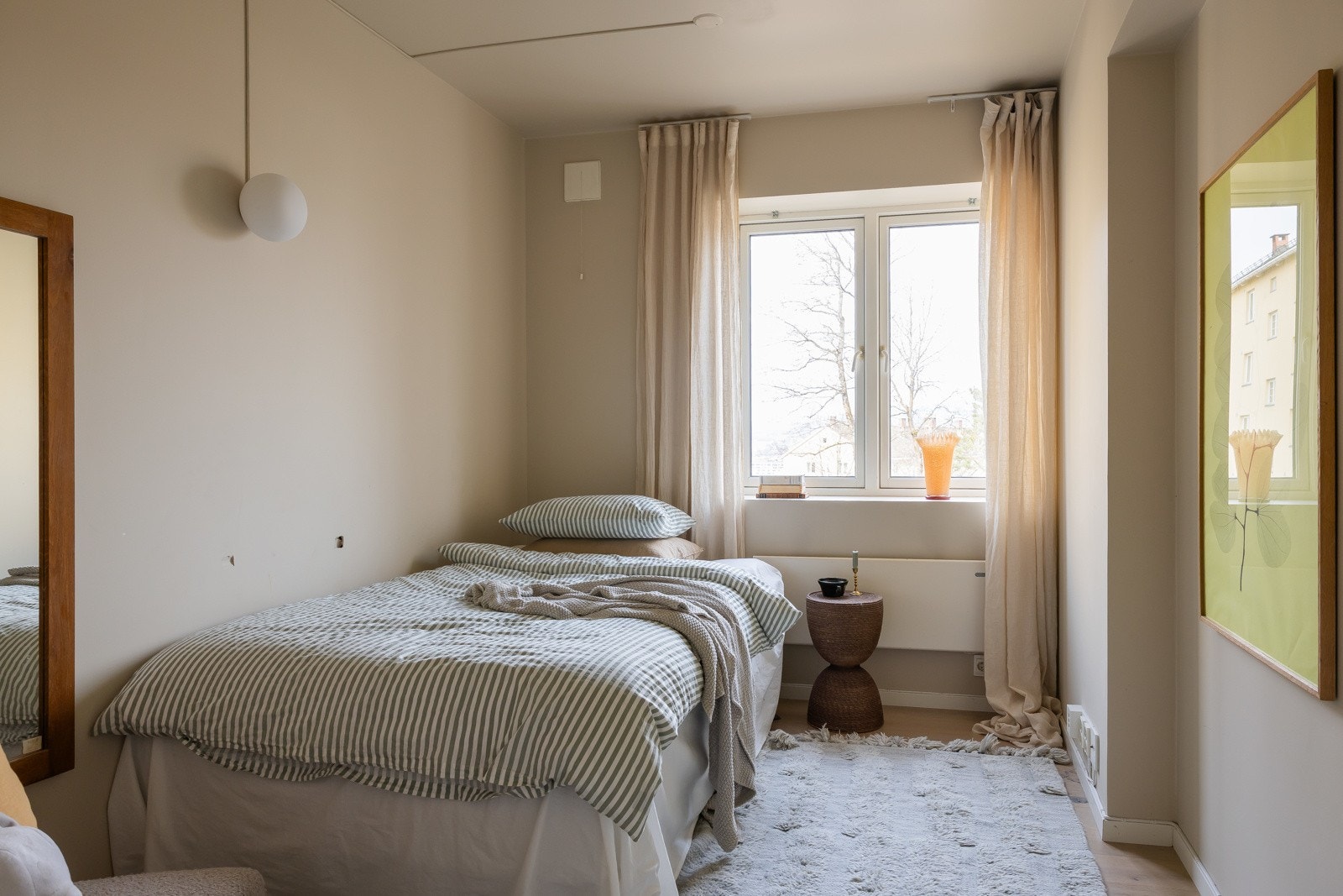 Boligens andre soverom egner seg godt til gjesterom, barnerom og hjemmekontor. Galleribilde