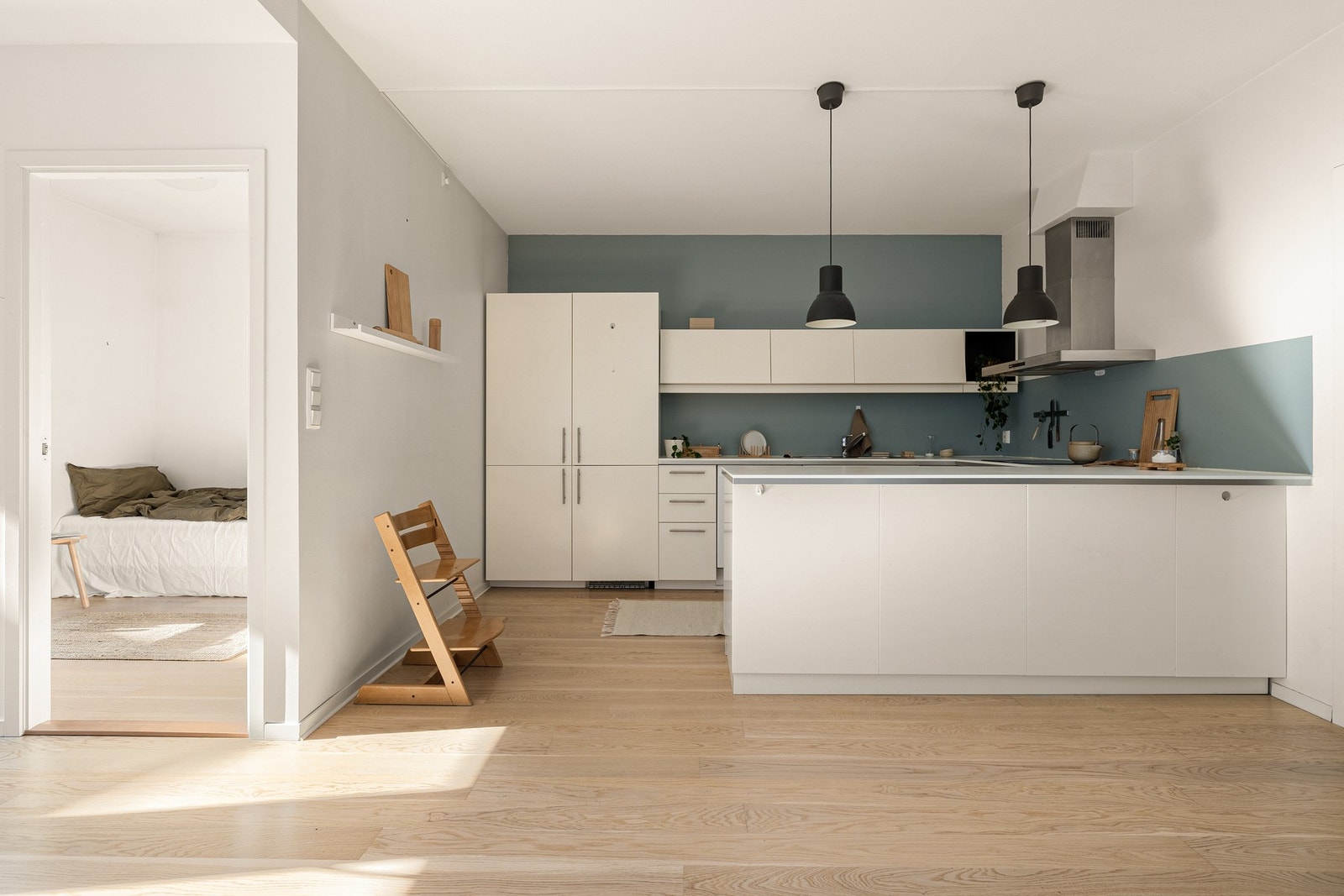 Leiligheten har et lekkert kjøkken med moderne innredning. Galleribilde