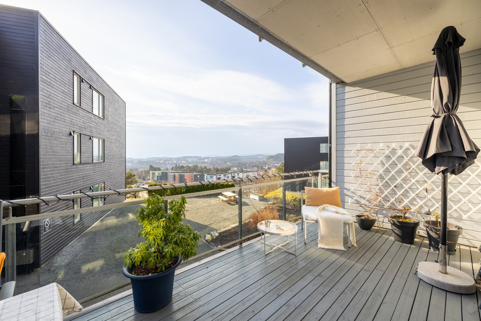 Leiligheten kan skilte med en fantastisk terrasse på hele 18 kvm. Galleribilde