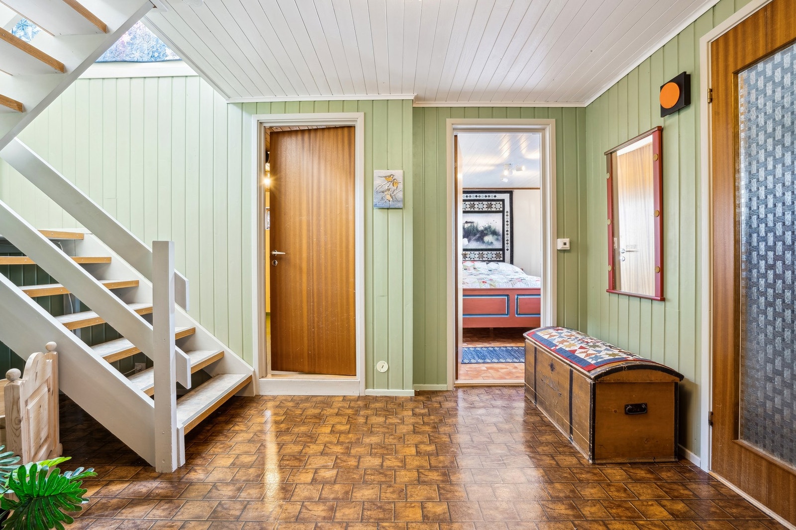 Etasjen inneholder også stort vaskerom og boder. Galleribilde