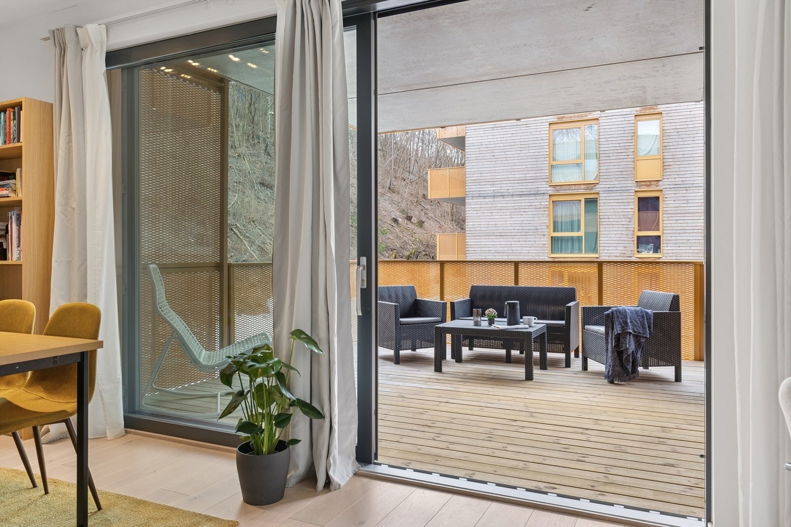 Fra stuen har du utgang til balkong på ca. 16 kvm Galleribilde
