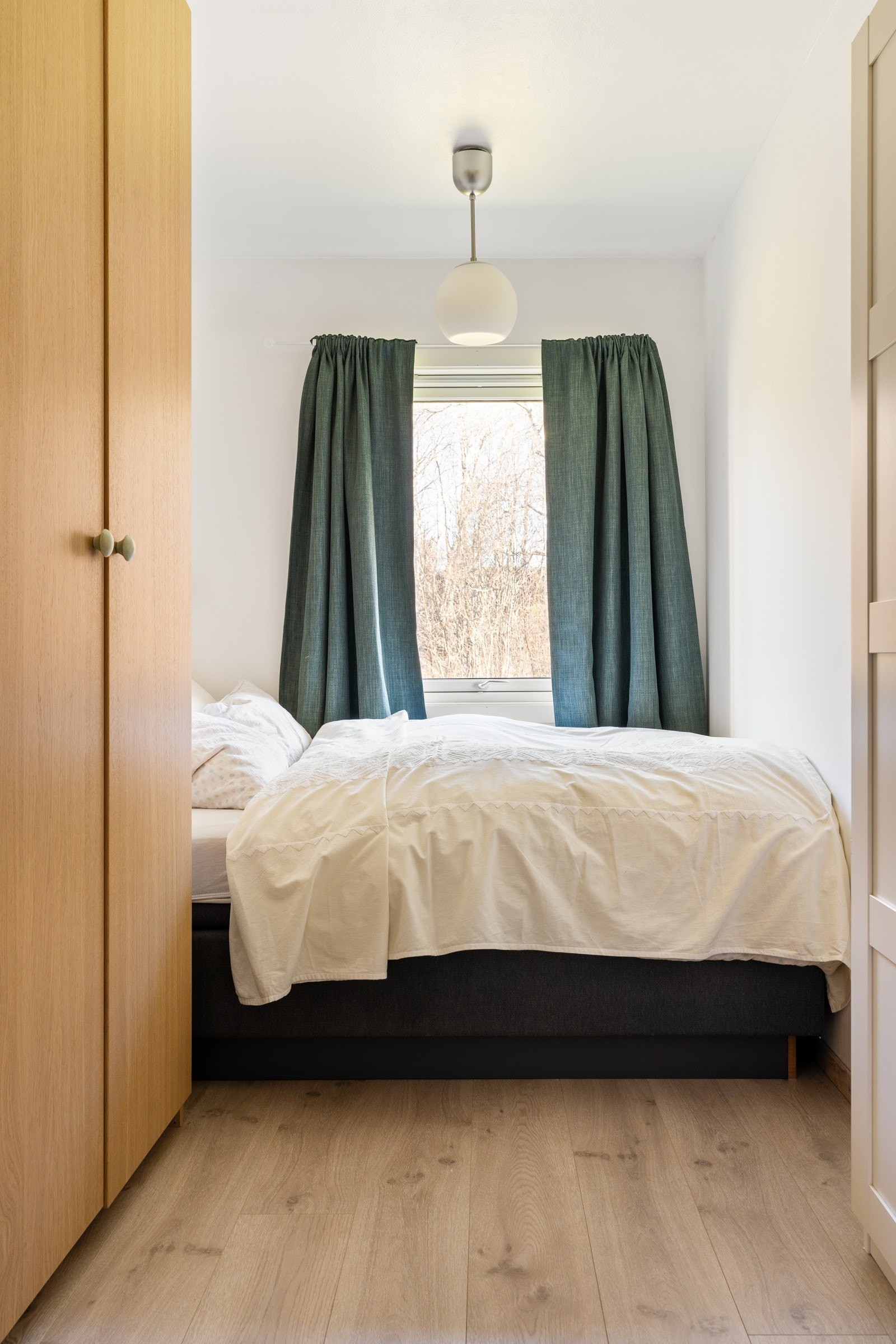 Soverommet har plass til seng og garderobeløsning. Galleribilde