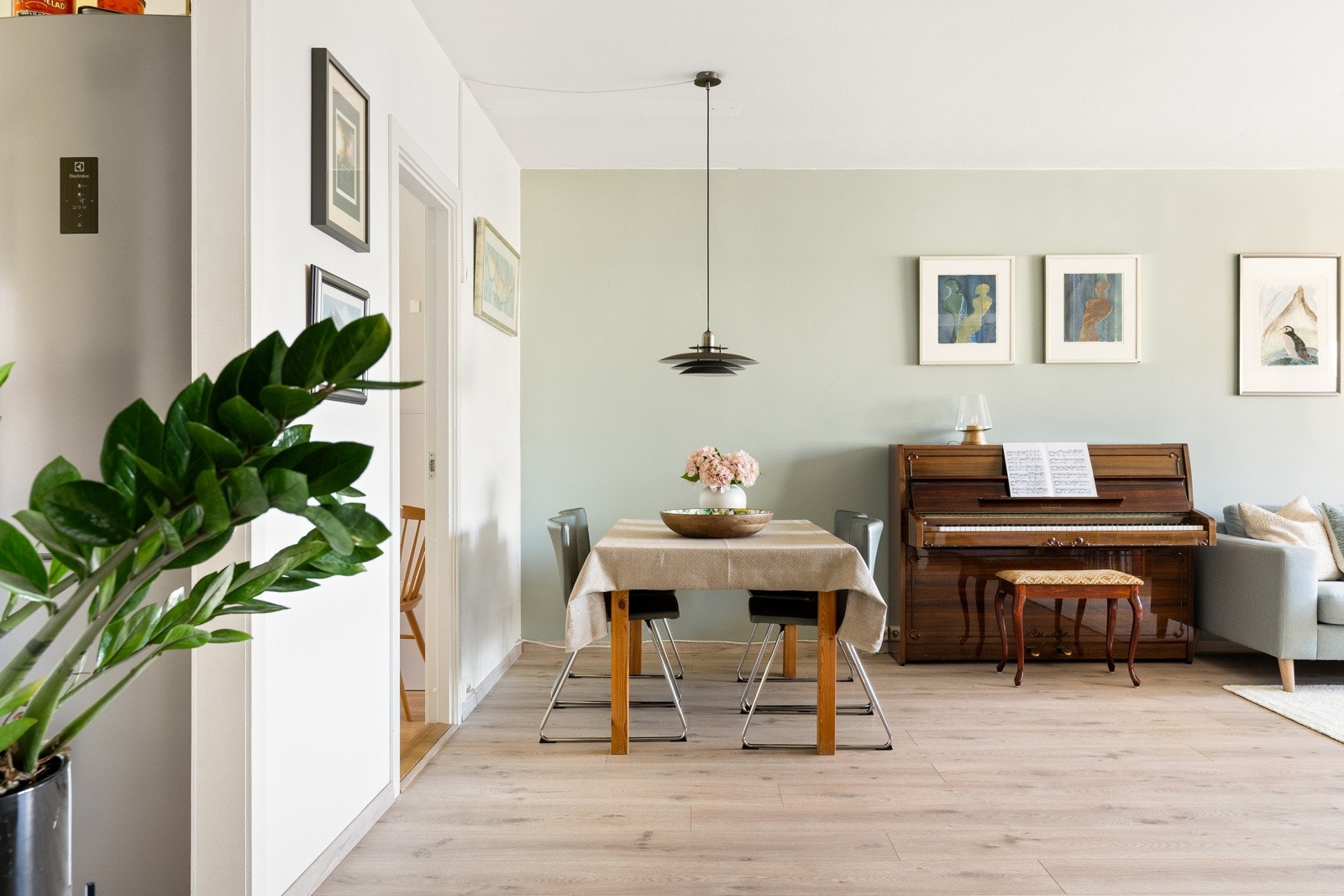 Den gode utformingen gir også fleksibilitet og frihet med hensyn til møblering i ulike soner. Galleribilde