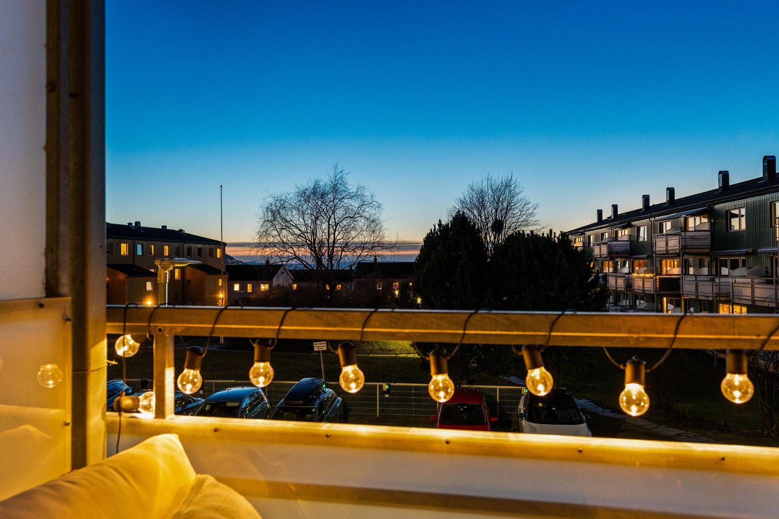 Balkongen vender ut mot luftig fellesområde og gir derfor flott utsyn med lite innsyn. Galleribilde