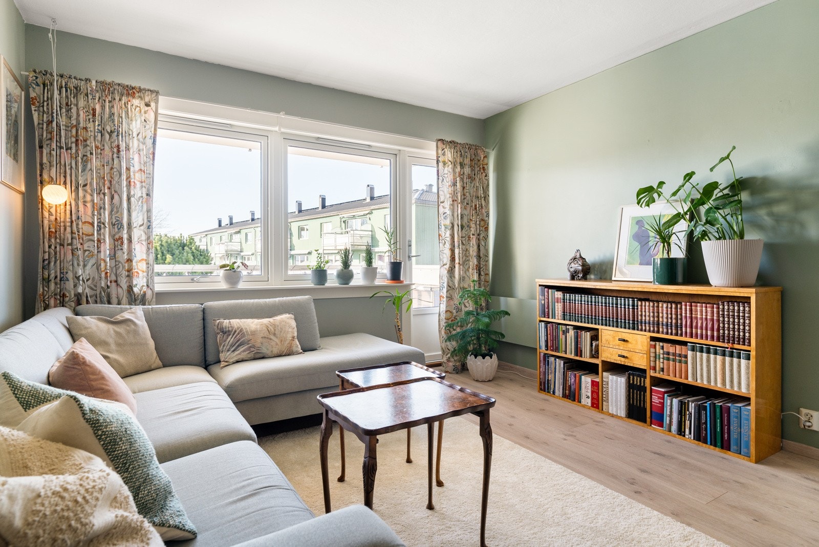 Vinduer og verandadør på stue og soverom ble byttet i 2024, med unntak av et soveromsvindu som er fra ca. 2014. Galleribilde