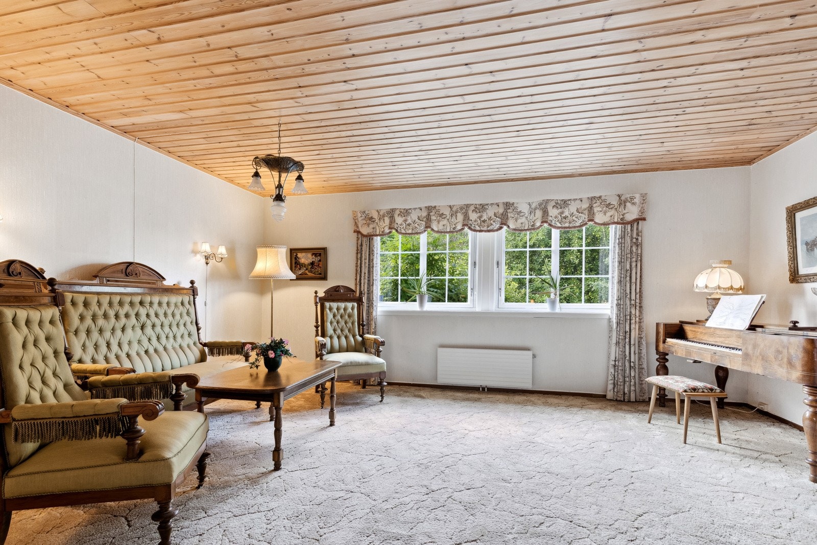 I den andre enden av huset er det to finstuer. Galleribilde