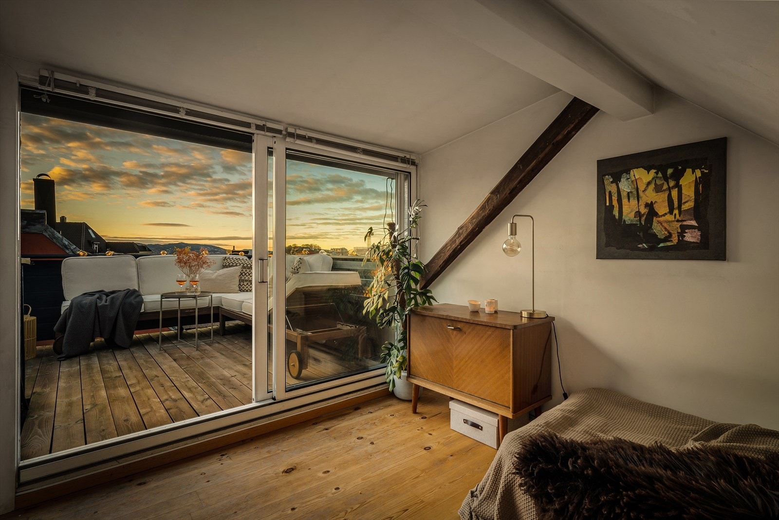Fra hemsen er det utgang til privat takterrasse Galleribilde