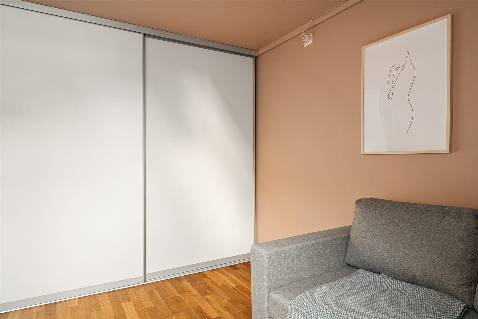 Stor skyvedørsgarderobe Galleribilde