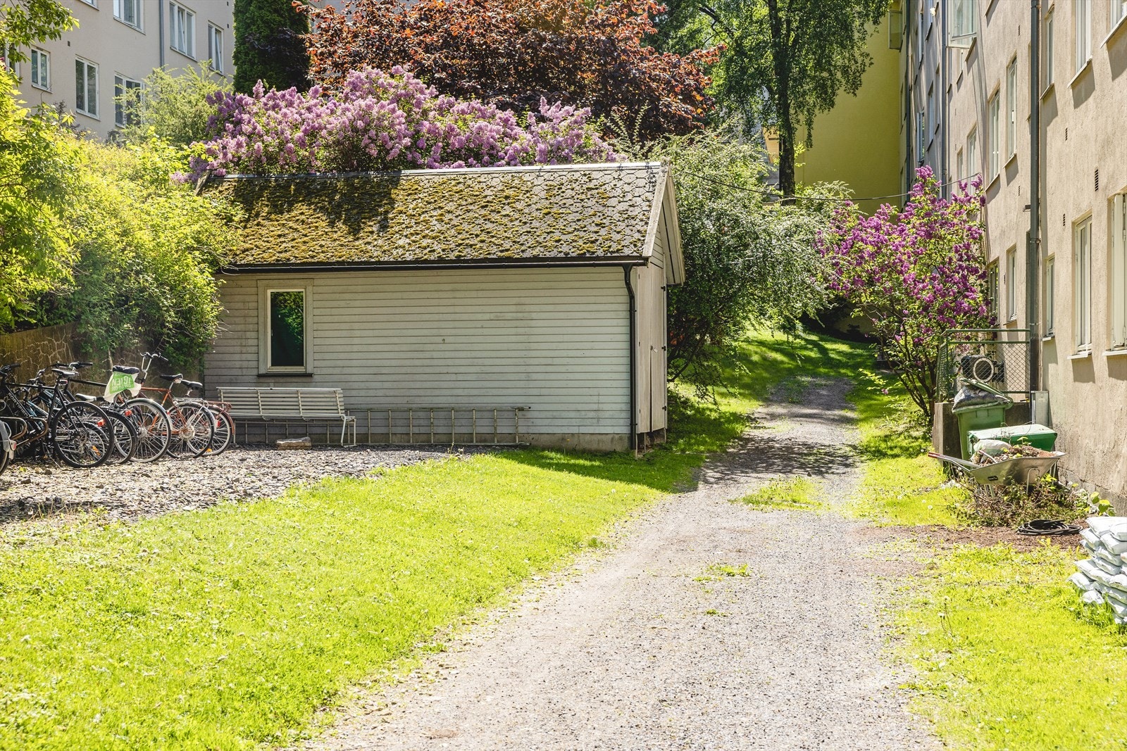 Et veldrevet borettslag med bla. fellesvaskeri, sykkelparkering og svært god bodplass. Galleribilde