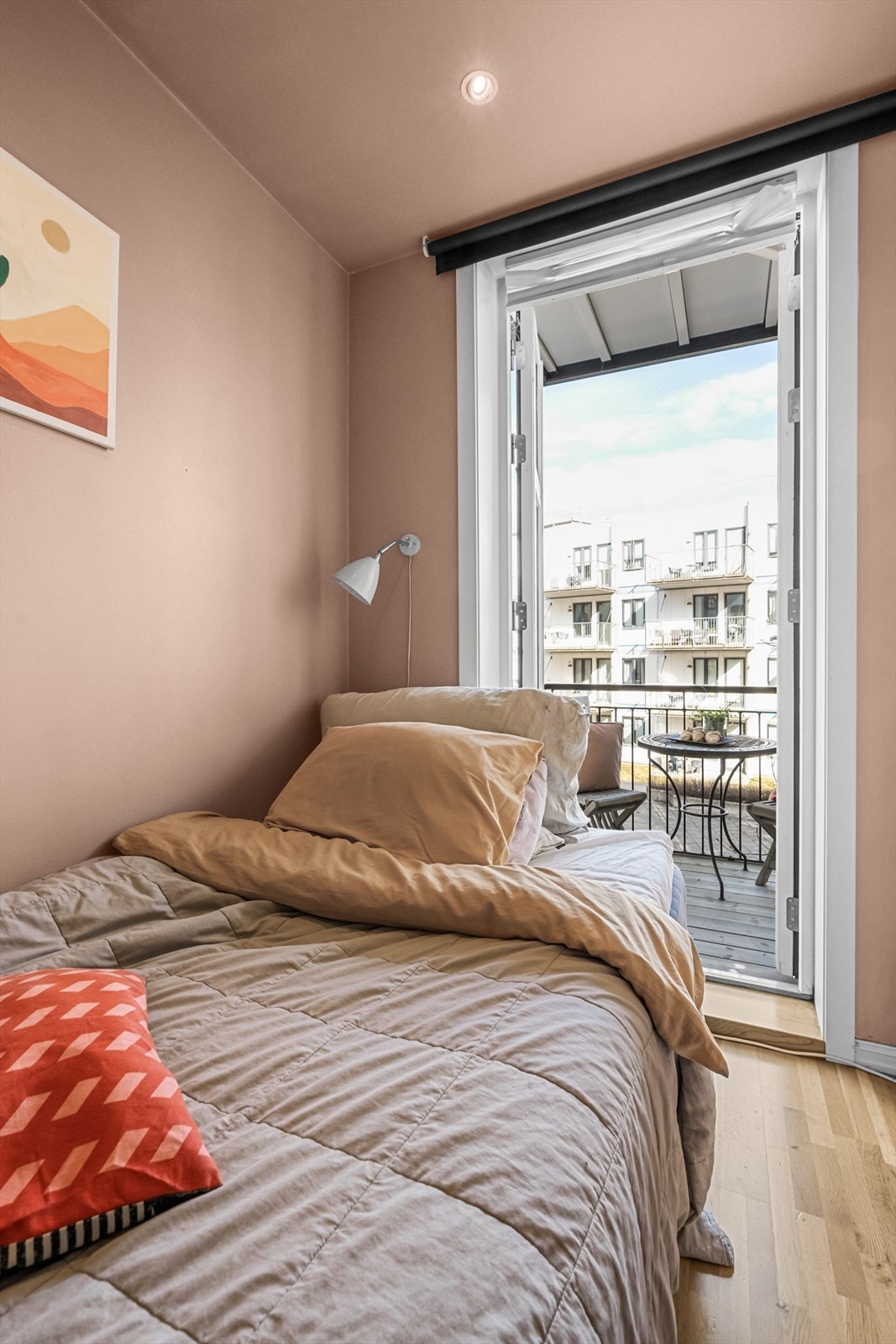 Tilkomsten til den flotte balkongen er fra soverommet. Galleribilde