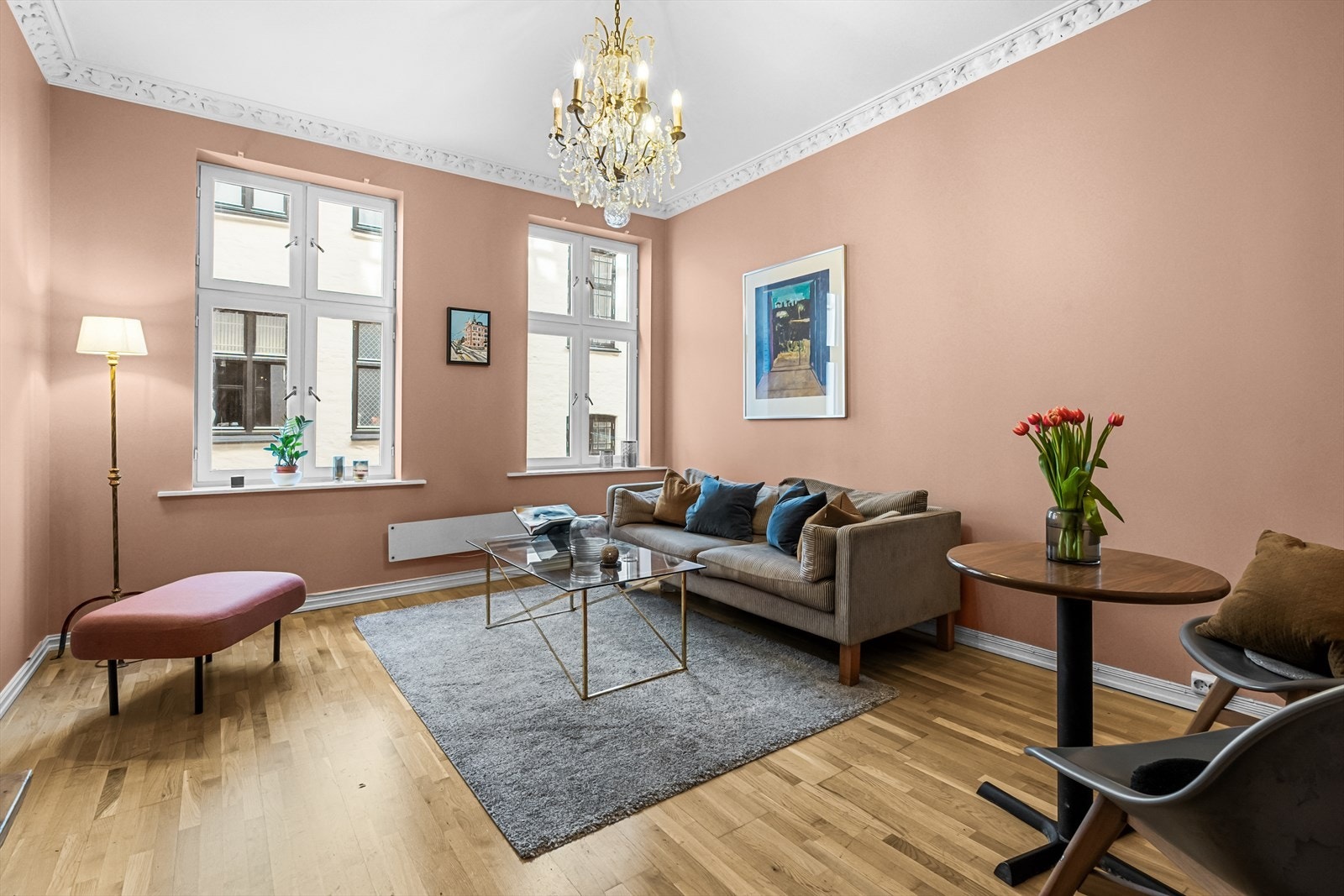 Velkommen til Iduns gate 3D - en fin leilighet med klassiske detaljer som bl.a stukkatur og god takhøyde. Her bor du godt med en supersentral beliggenhet, samtidig som det er stille og rolig. Galleribilde