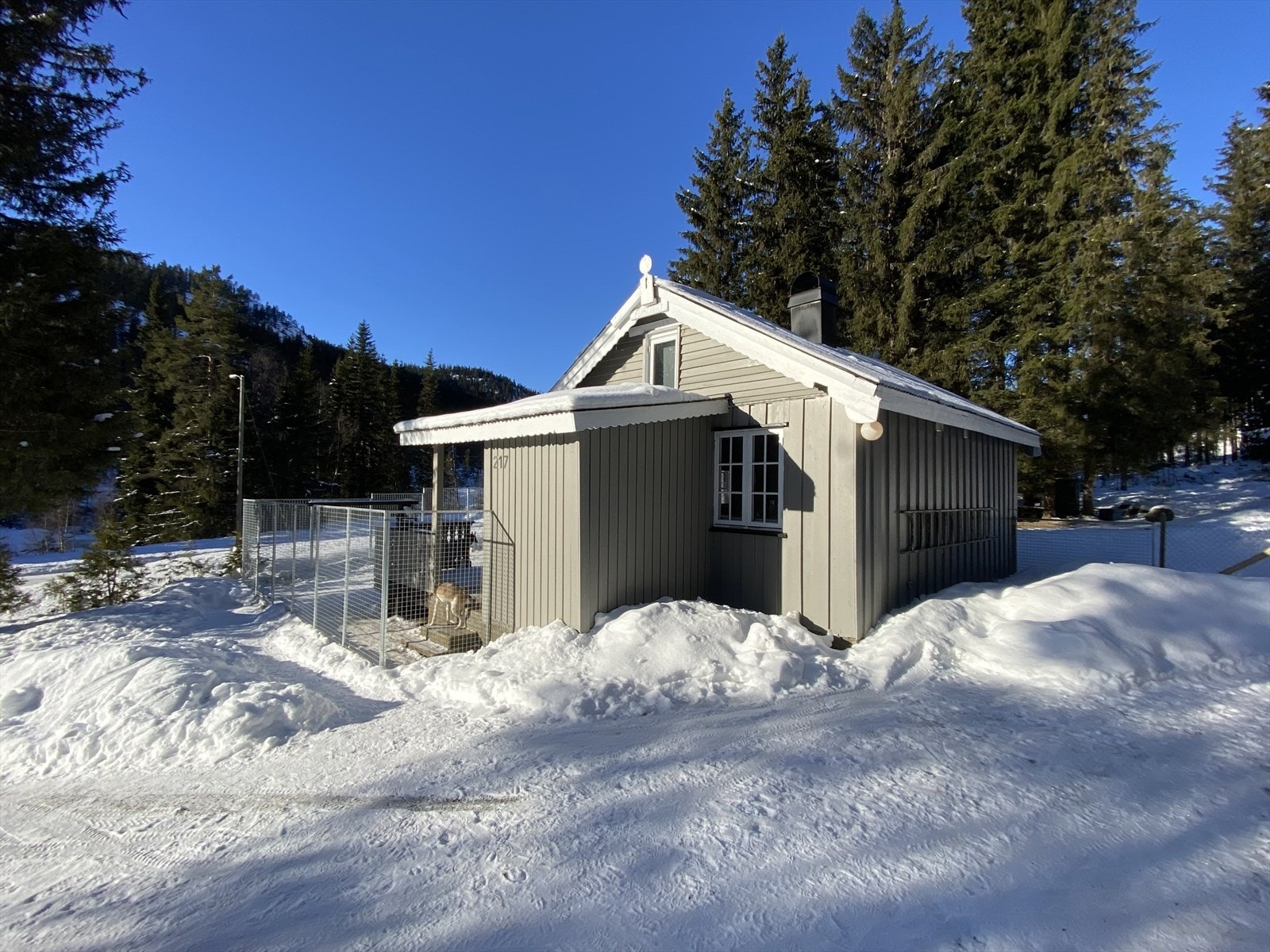 Hytta er fra 1967, tilbygget i 2016. Galleribilde